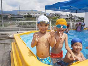 屋上プール - 夏場には子どもたちに大人気です♪